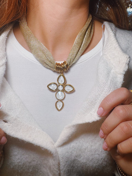 CHRYSTAL CROSS NECKLACE