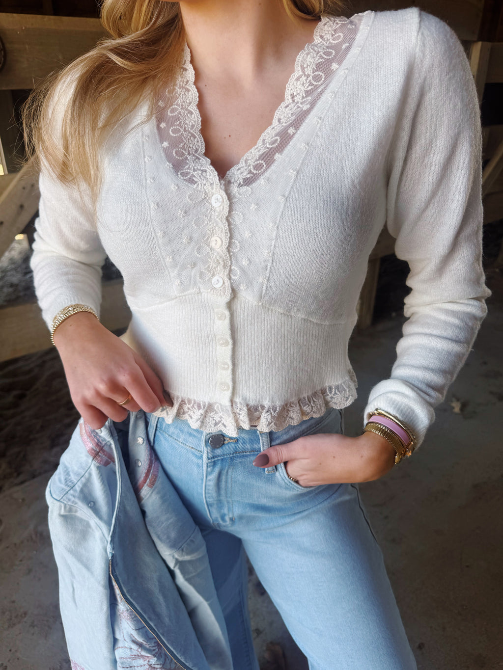 THE LACE IVORY TOP