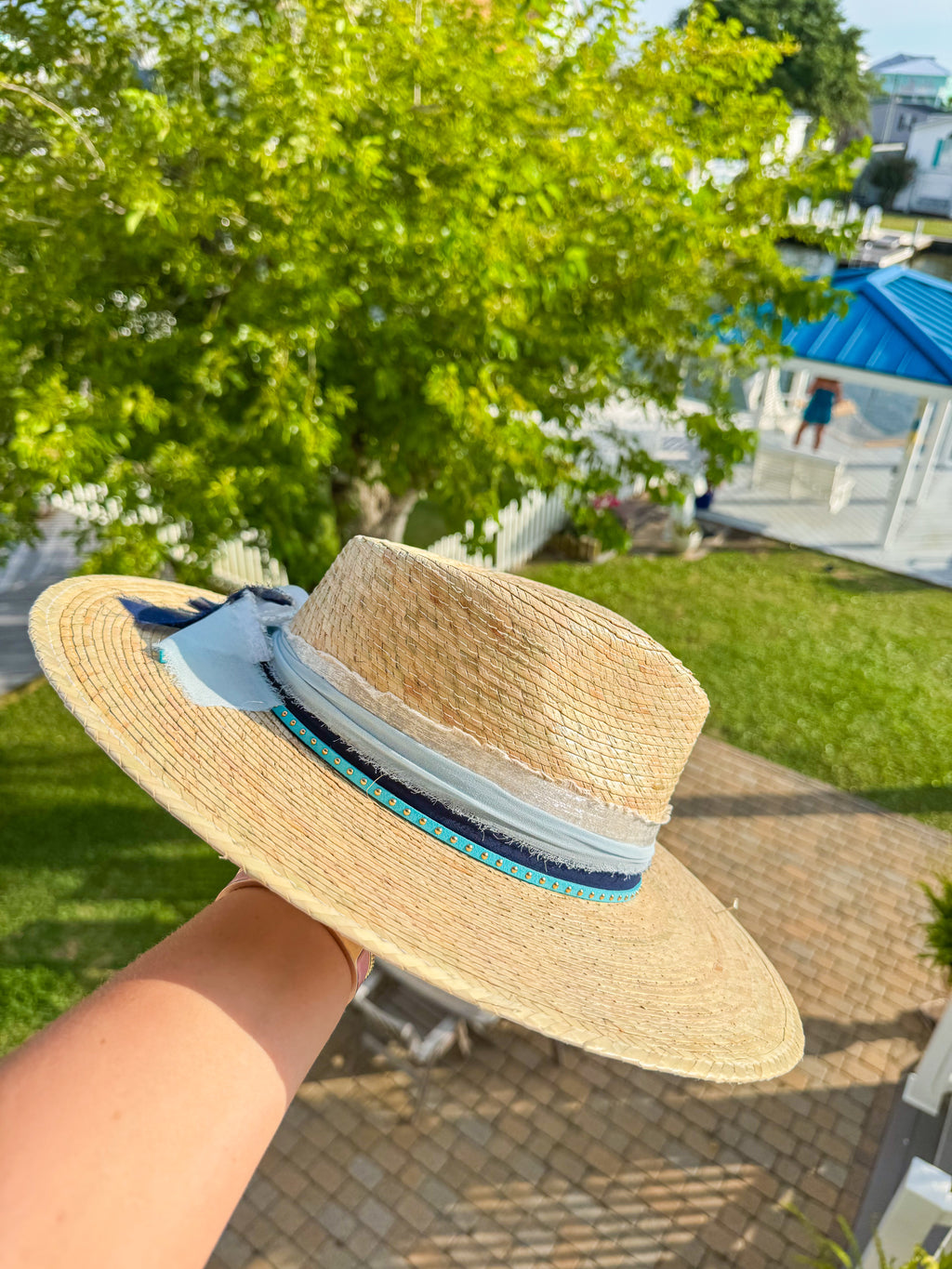 THE HUCK & BLUE STRAW HAT